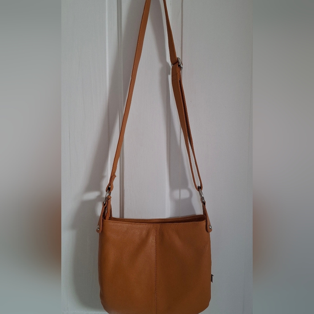 Tano Leather Crossbody Bag NEW - Picture 4 of 12